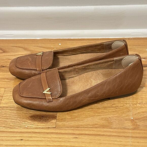 Vionic Tan Leather Loafers with Gold Accent - Picture 5 of 10